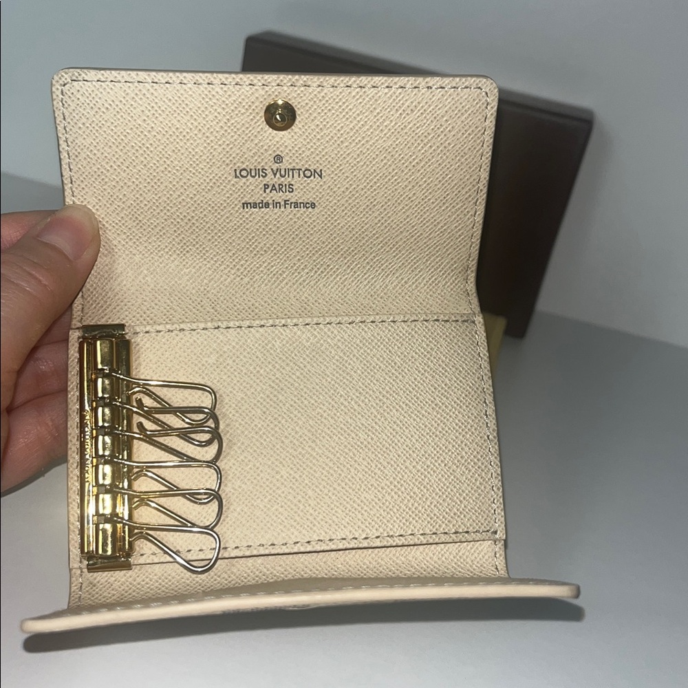 Louis Vuitton Azur Damier Key Wallet - Picture 7 of 8